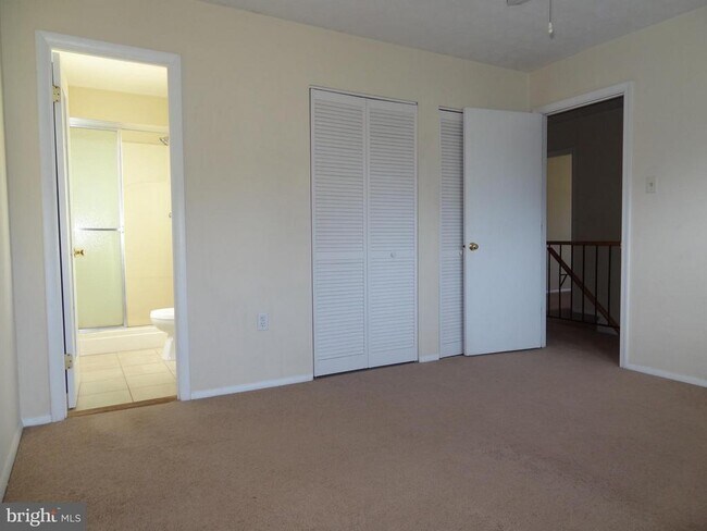 Building Photo - 2074 Lake Grove Ln