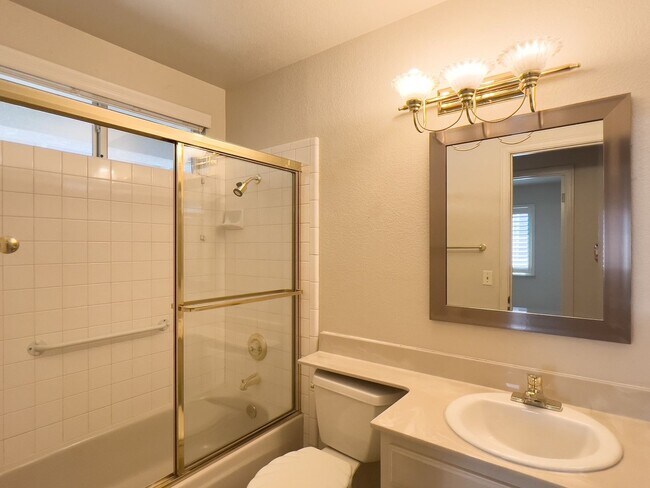 Building Photo - Beautiful Single Level Three Bedroom North...