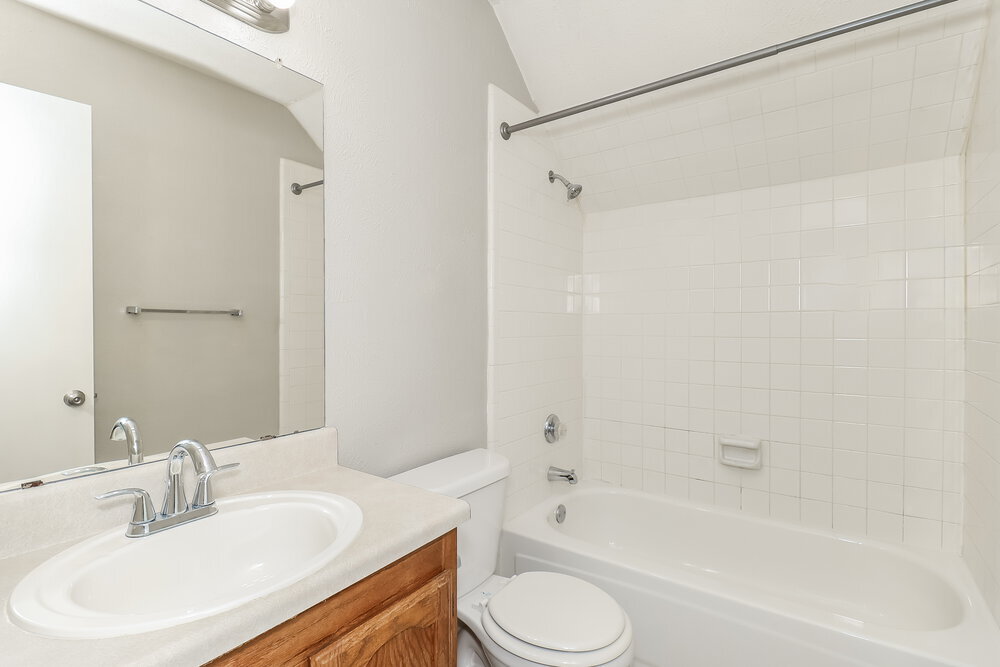 Building Photo - 702 Ponderosa Dr