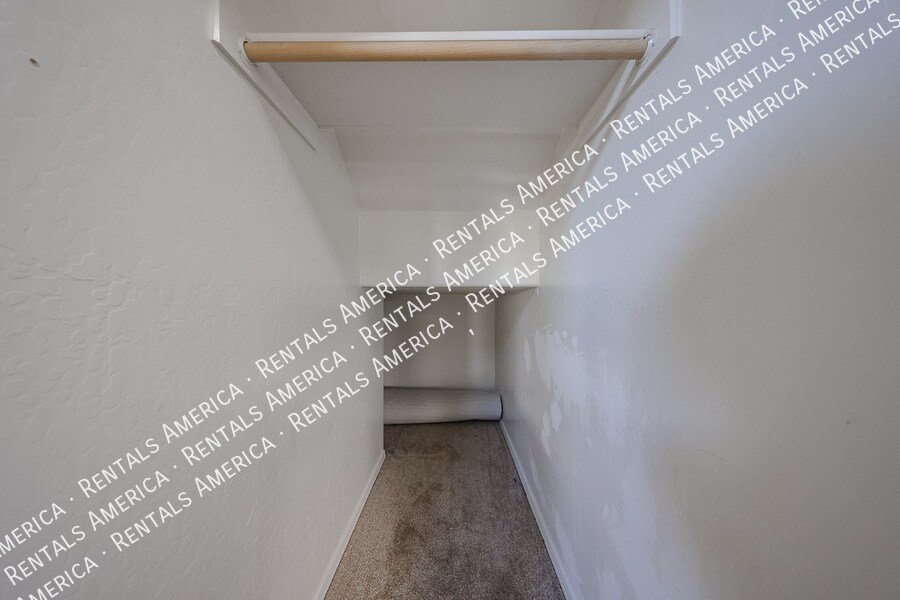 Building Photo - 44388 W Oster Dr