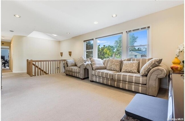 Building Photo - 261 Gramercy Dr
