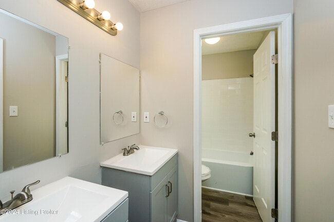 Building Photo - 7703 Texlyn Ct