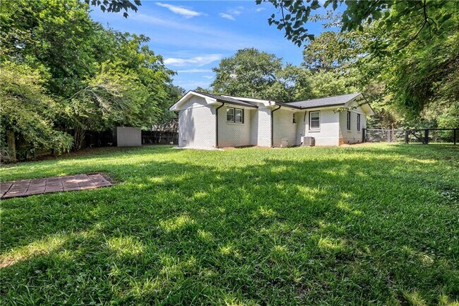 Building Photo - 5772 Lilburn Stone Mountain Rd