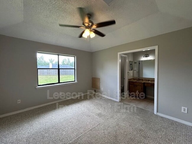 Building Photo - 5410 Mary Dr