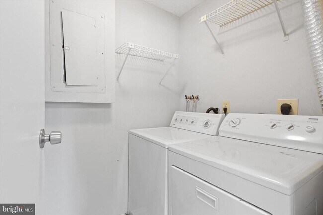 Building Photo - 8385 Brockham Dr