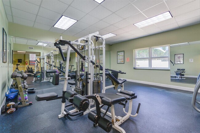 Building Photo - 3000 E Sunrise Blvd