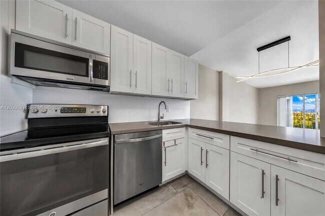Building Photo - 1455 N Treasure Dr