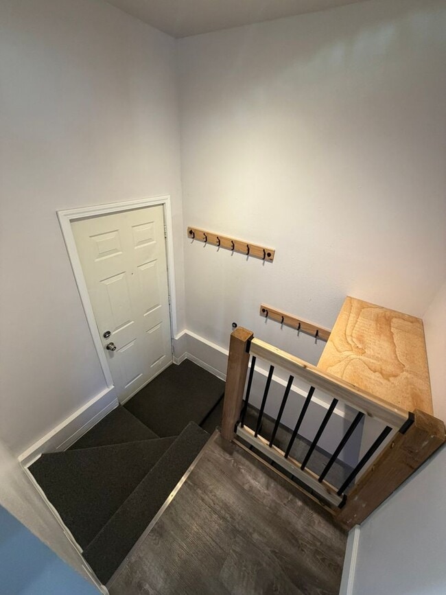 Building Photo - **MOVE IN SPECIAL!** Large 2 Bedroom with Bonus Space!