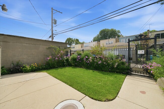 Building Photo - 2448 N Keeler Ave