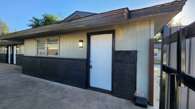 Building Photo - 2207 15th St