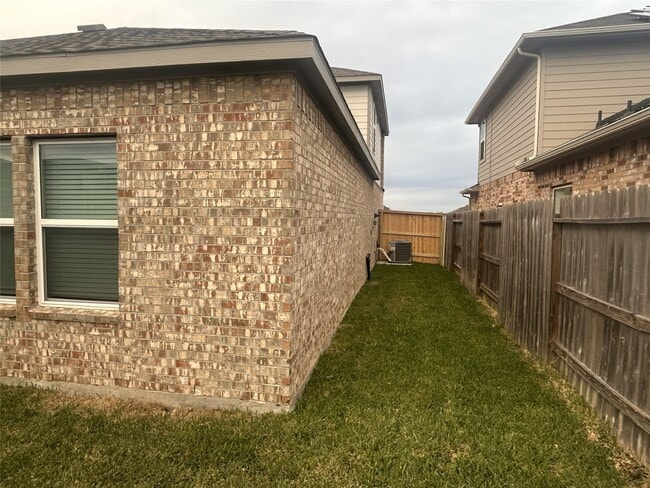 Building Photo - 32935 Turning Springs Dr