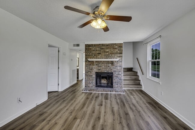 Building Photo - 200 Deerpoint Ct