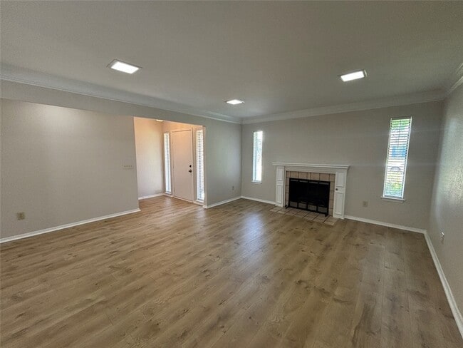 Building Photo - 3302 Wells Dr