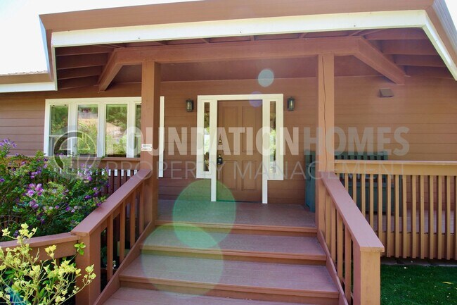 Building Photo - Spacious and Bright Tam Valley Home!  Mult...