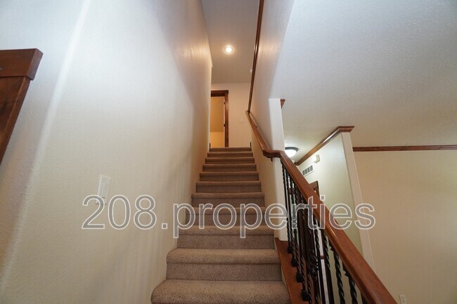 Building Photo - 1921 W Aspen Creek Dr