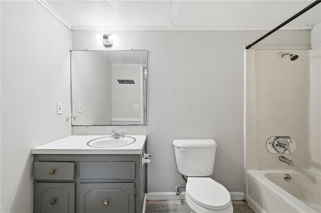 Building Photo - 212 Chandler St