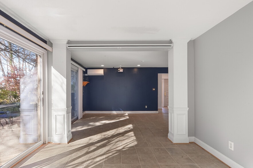 Building Photo - 2103 Laurel Brook Rd