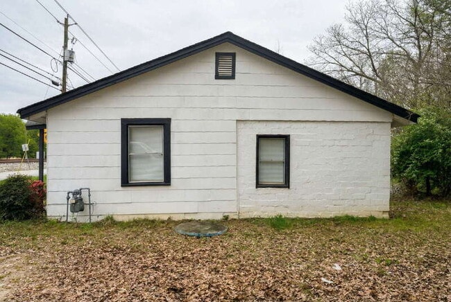 Building Photo - 730 Searcy Ave