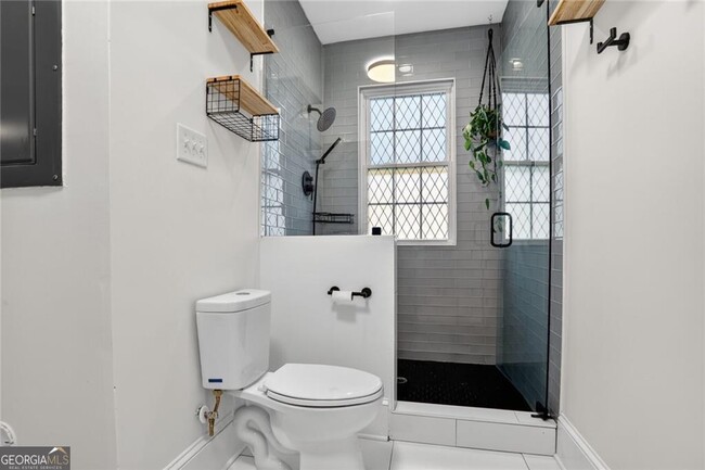 Building Photo - 824 Greenwood Ave NE