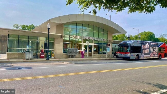 Building Photo - 2216 S Quincy St