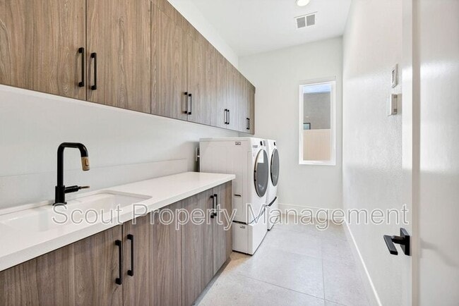 Building Photo - 32195 Daybrook Ter