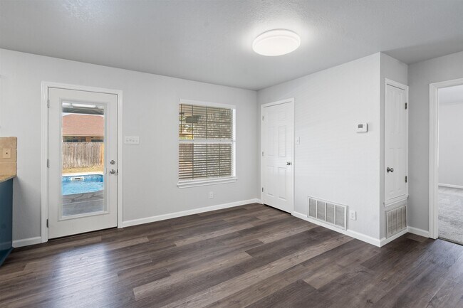 Building Photo - 113 White Feather Trail