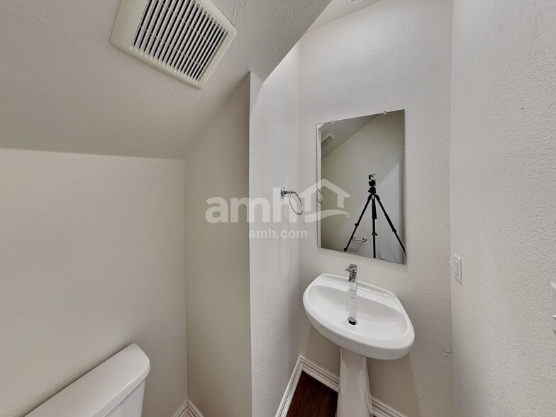 Building Photo - 2717 Deerfield Creek