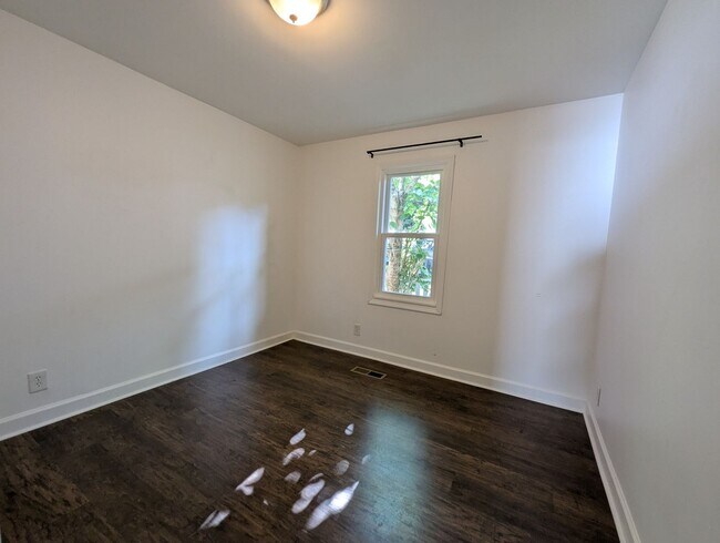 Building Photo - Awesome East Nashville Stone Cottage in gr...