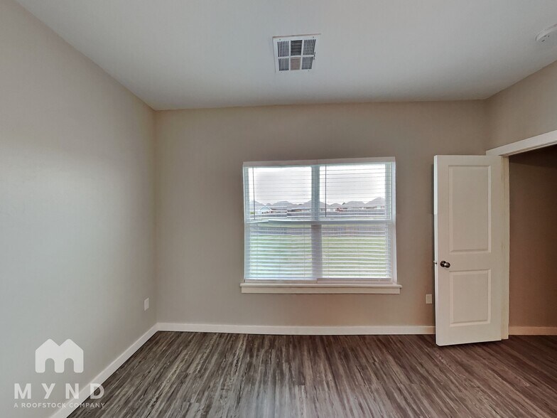 Building Photo - 14316 Peach Tree Dr