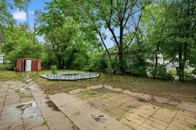 Building Photo - 1425 S Laura Ave