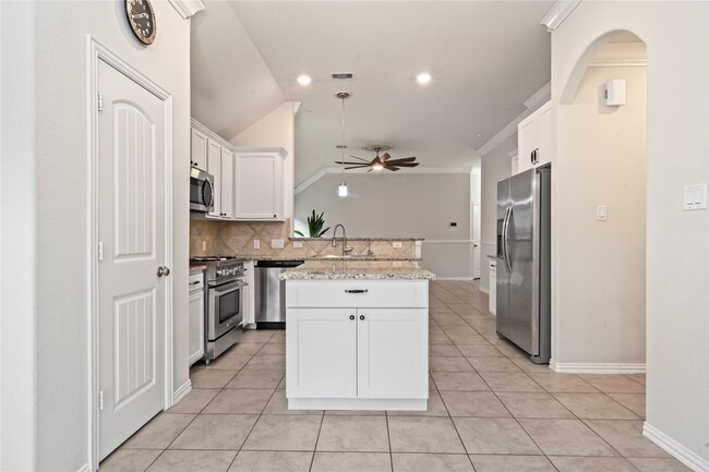 Building Photo - 8934 English Manor Dr