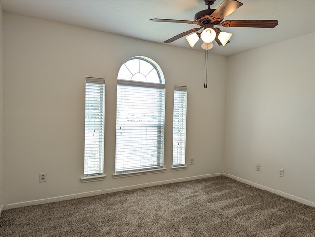 Building Photo - 5618 Savannah Woods Ln