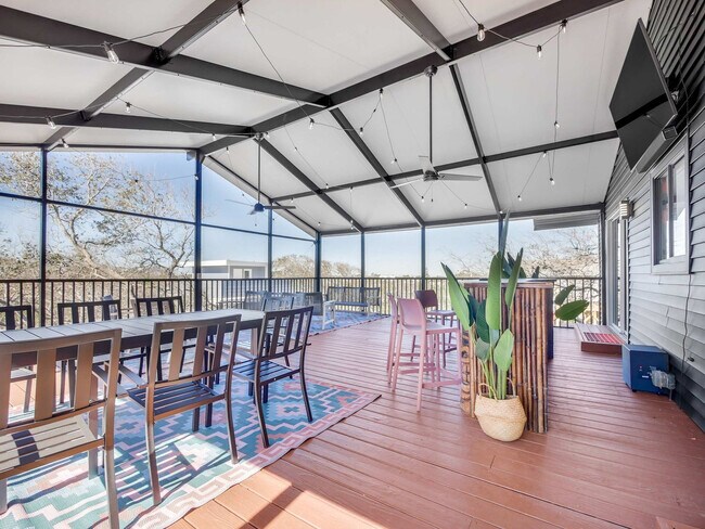 Building Photo - 5537 Pelican Way