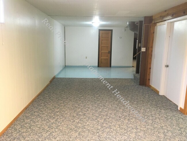 Building Photo - 3 Bedroom 2 Bath Pet Friendly House for Rent