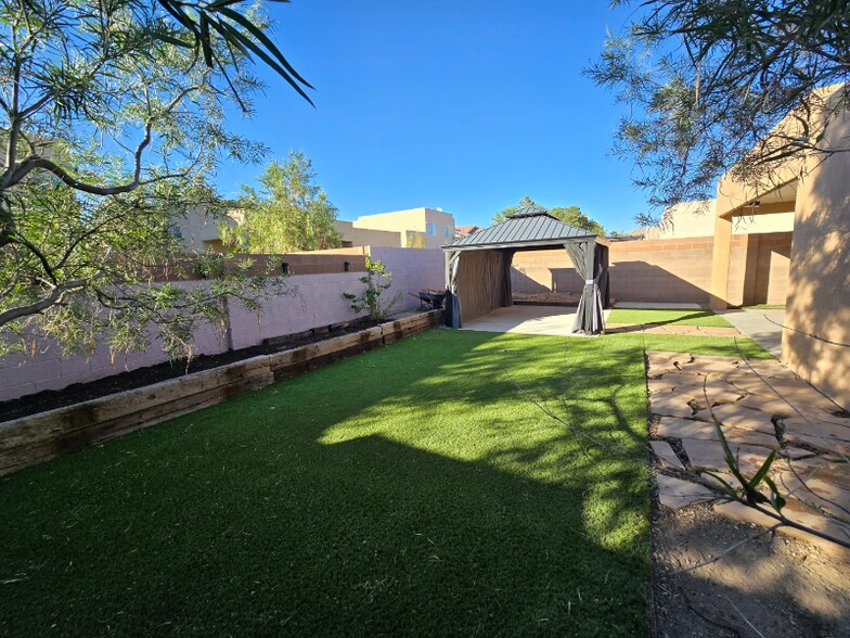Building Photo - 10305 Dayflower Dr NW