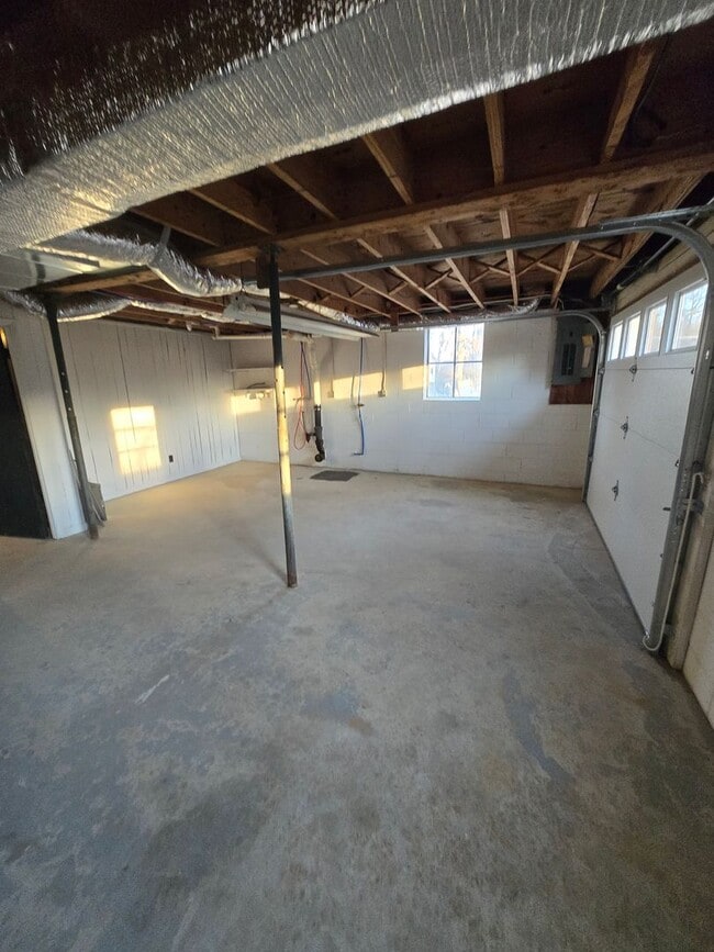 Building Photo - Charming 3-Bedroom, 2-Bathroom Brick Home for Rent