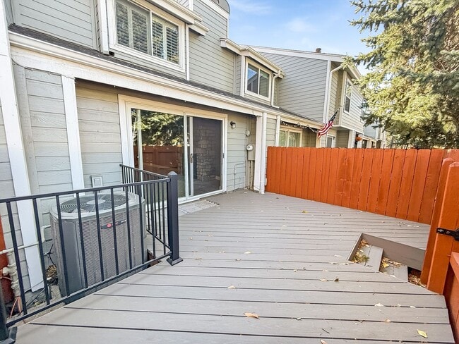 Building Photo - $0 DEPOSIT OPTION. CHARMING TWO-STORY TOWN...