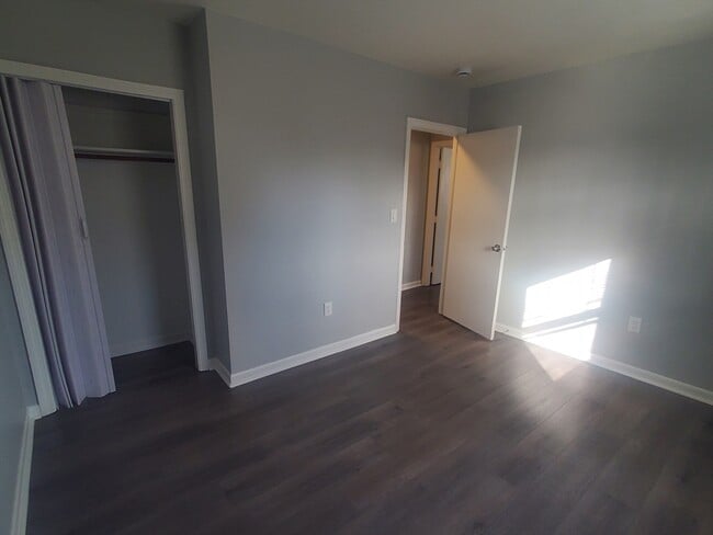 Building Photo - 215 Pearl St