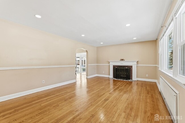 Building Photo - 219 Plainfield Rd