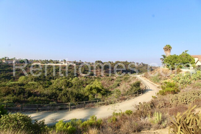 Building Photo - 1120 Camino Del Rey