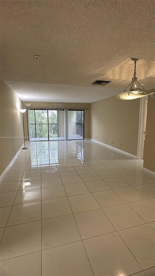 Building Photo - 491 Racquet Club Rd