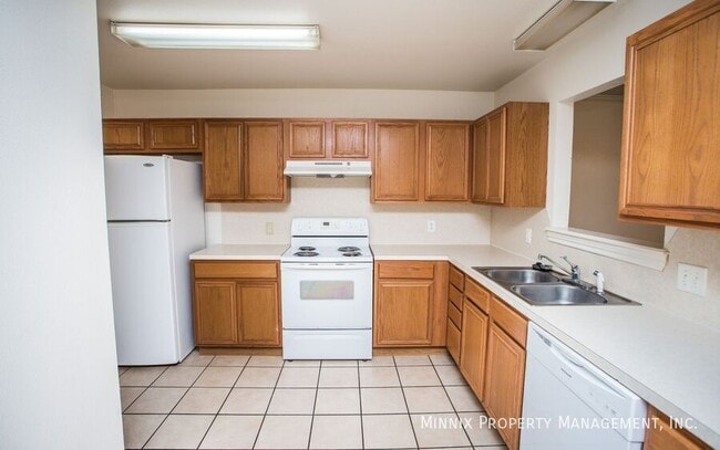 Building Photo - 906 N Belmont Ave