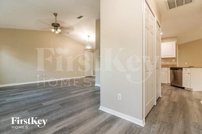 Building Photo - 2607 Thomas Ln