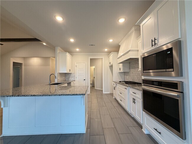 Building Photo - 805 Carlock Dr