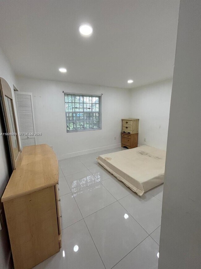 Building Photo - 407 NW 33rd St