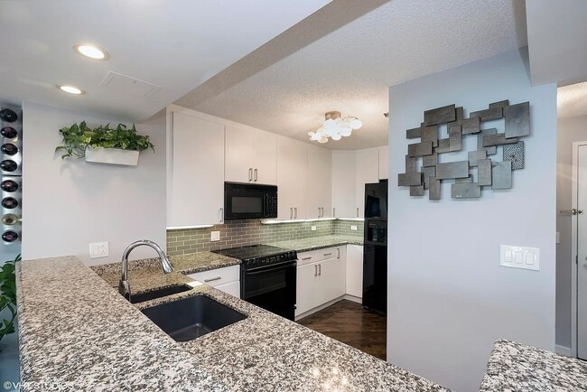 Building Photo - 195 N Harbor Dr