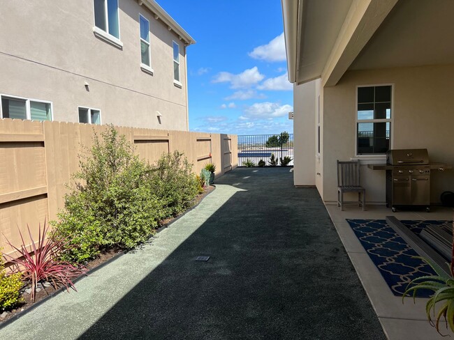 Building Photo - AMAZING 3+ bed, 2.5-bath Executive Home in Rice Ranch Community!