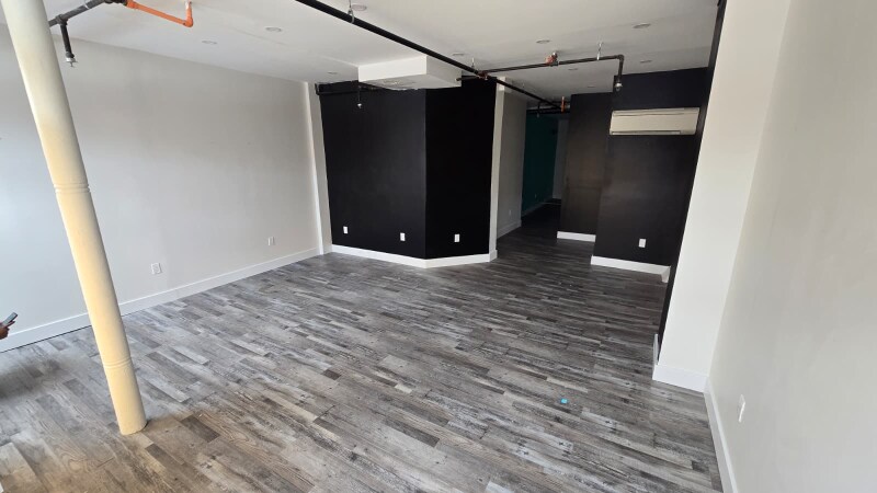 Building Photo - 64 Logan Ave