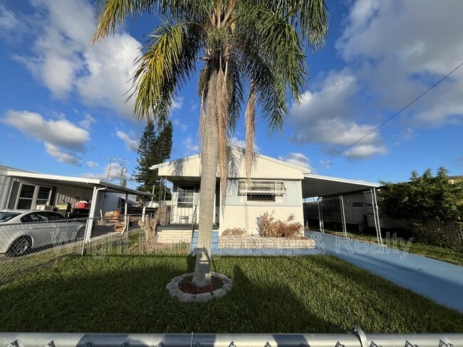 Building Photo - 2050 Lullaby Dr