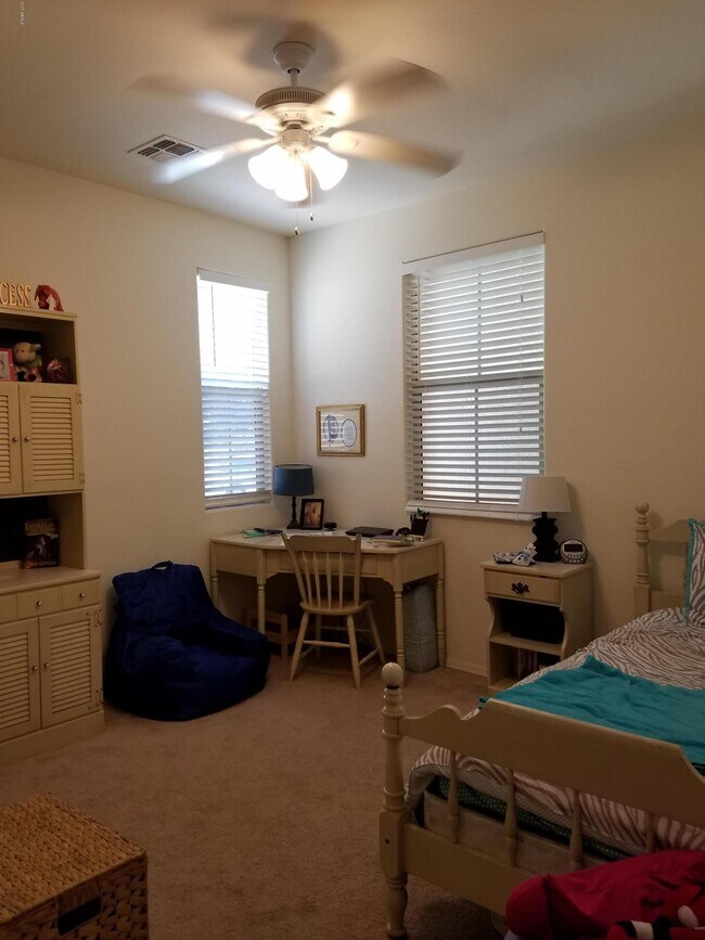 Building Photo - 1932 E Ravenswood Dr